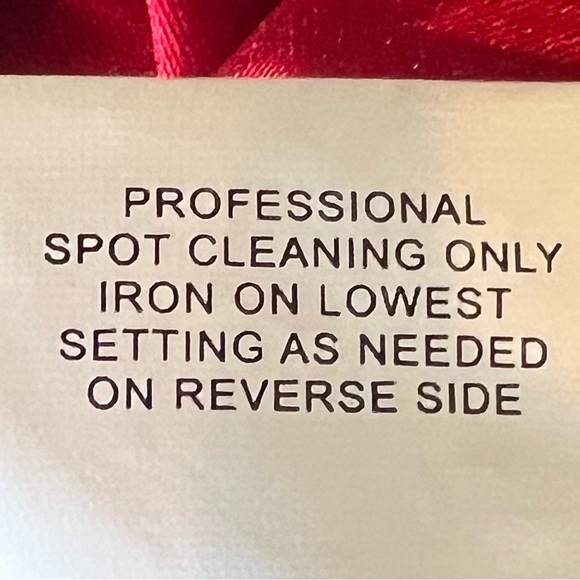 NWT $139 B DARLIN Formal Dress Size 1/2 Juniors Red Satin Keyhole Halter Gown XS - Picture 16 of 16